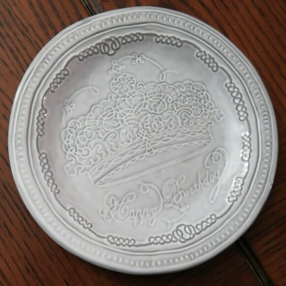 Pottery Barn Happy Birthday Crown Princess Royalty 4 Set Plates 8" Gray Raised - Picture 1 of 12